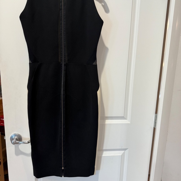 Victoria Beckham - cream and black sheath - Picture 2 of 4